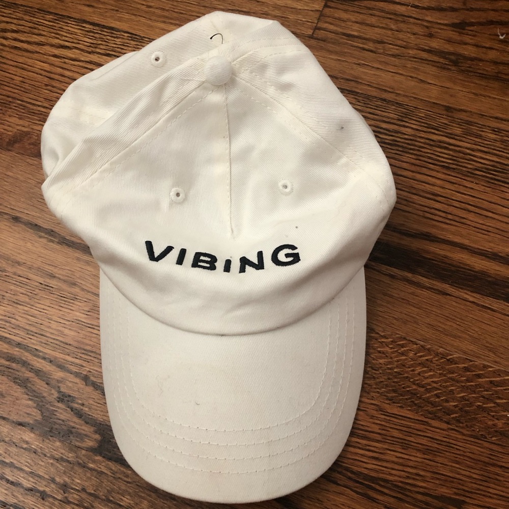 White vining hat!